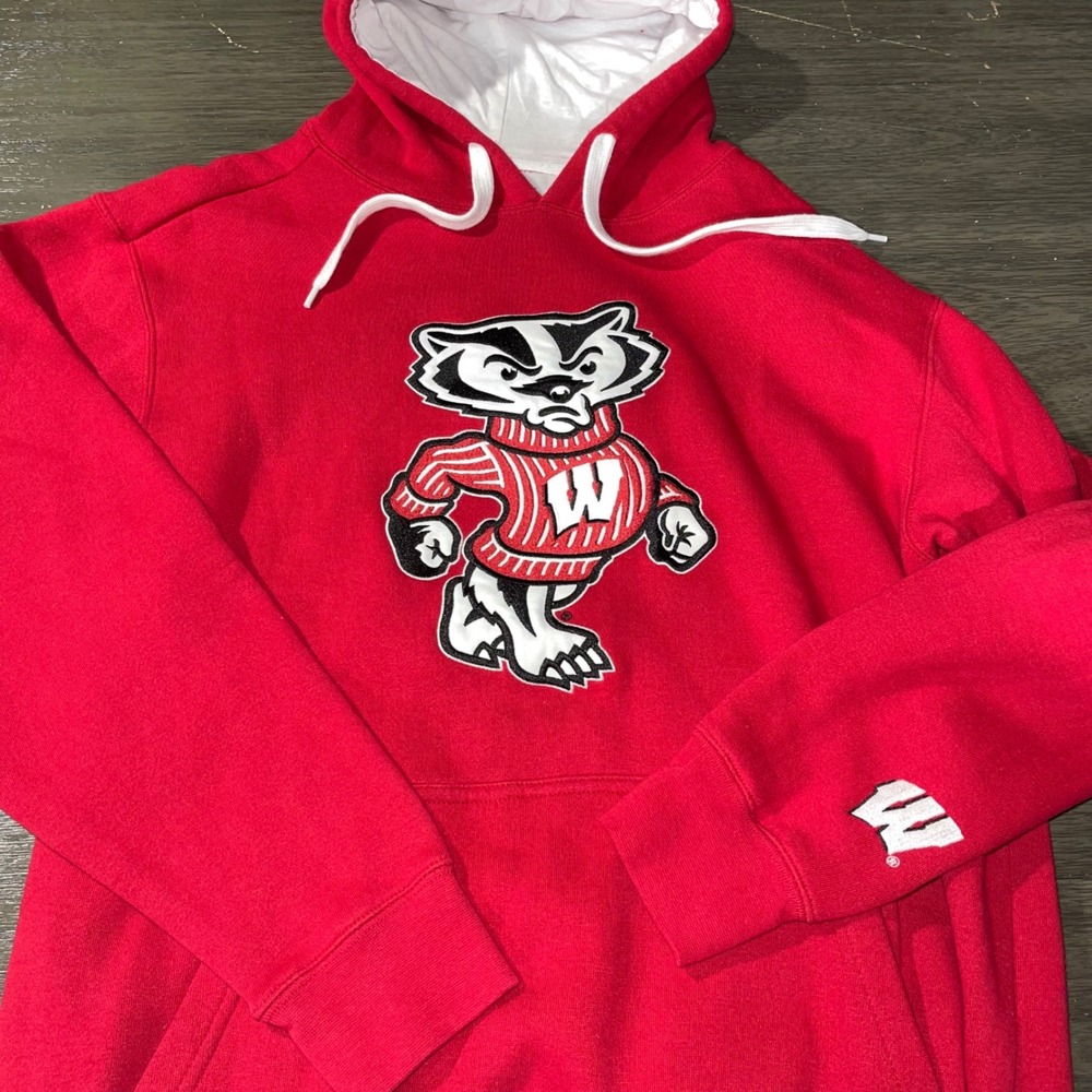 E5 Mens Medium Red Wisconsin Badgers Bucky Badger Pullover Hoodie Sweatshirt
